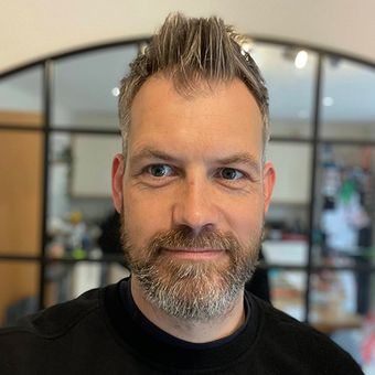 headshot of Damian Flynn