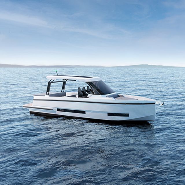 rendering dello yacht De Antonio sull'acqua