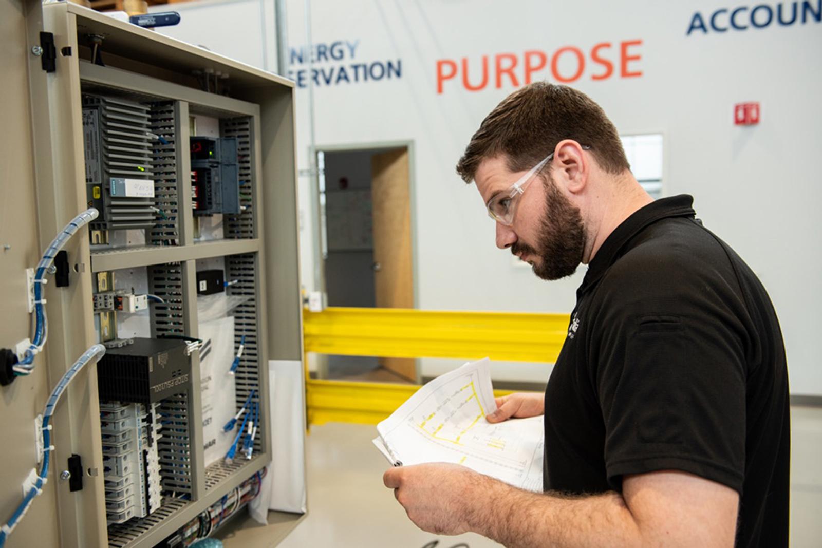 Dalkia worker inspecting machine