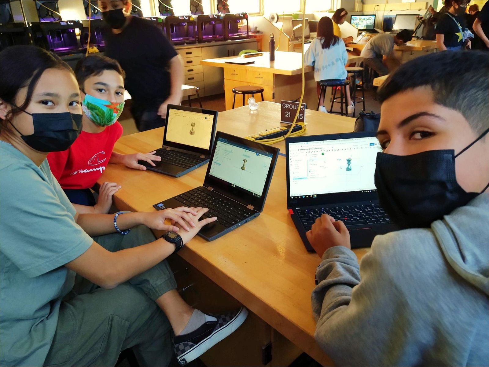 Students learning CAD