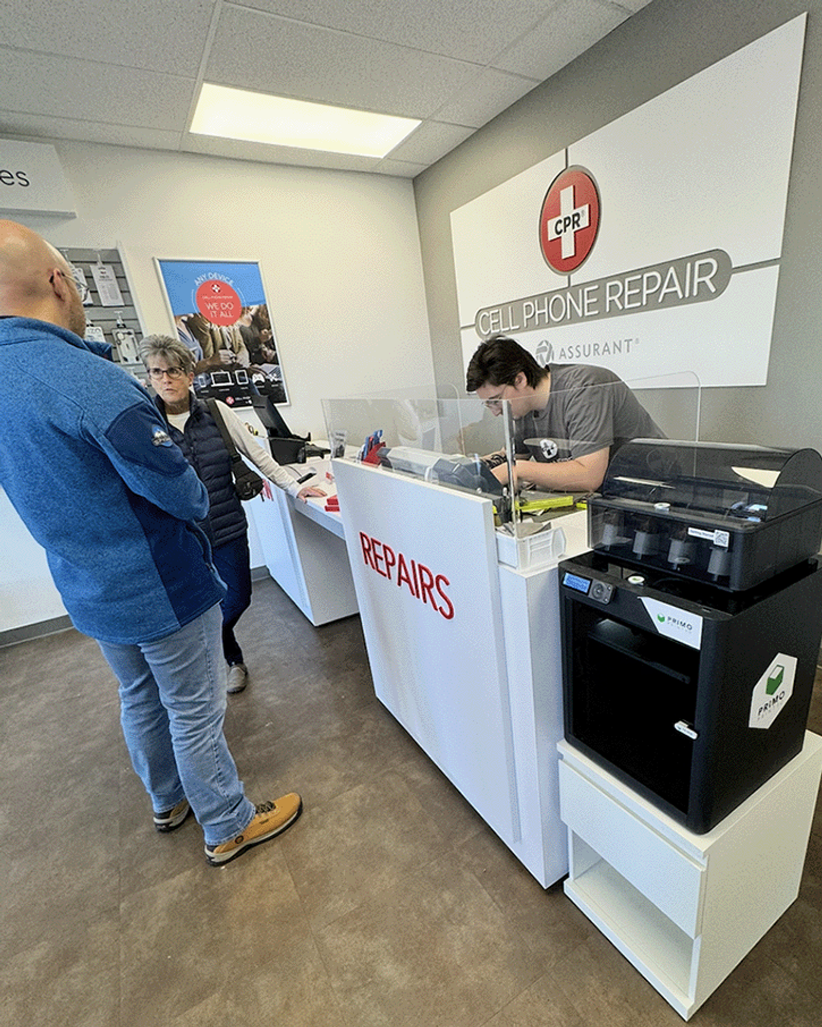 Image of a phone repair shop using Red Wolf Technology.