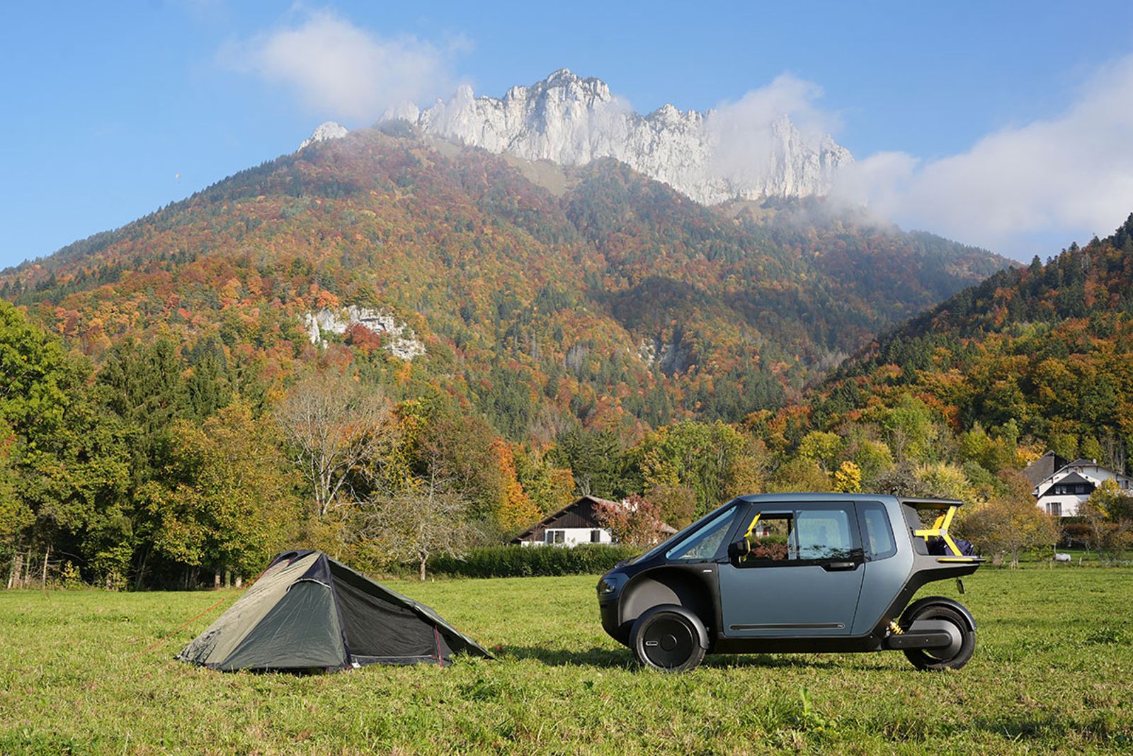 Cixi’s three-wheeled, pedal-electric VIGOZ parked