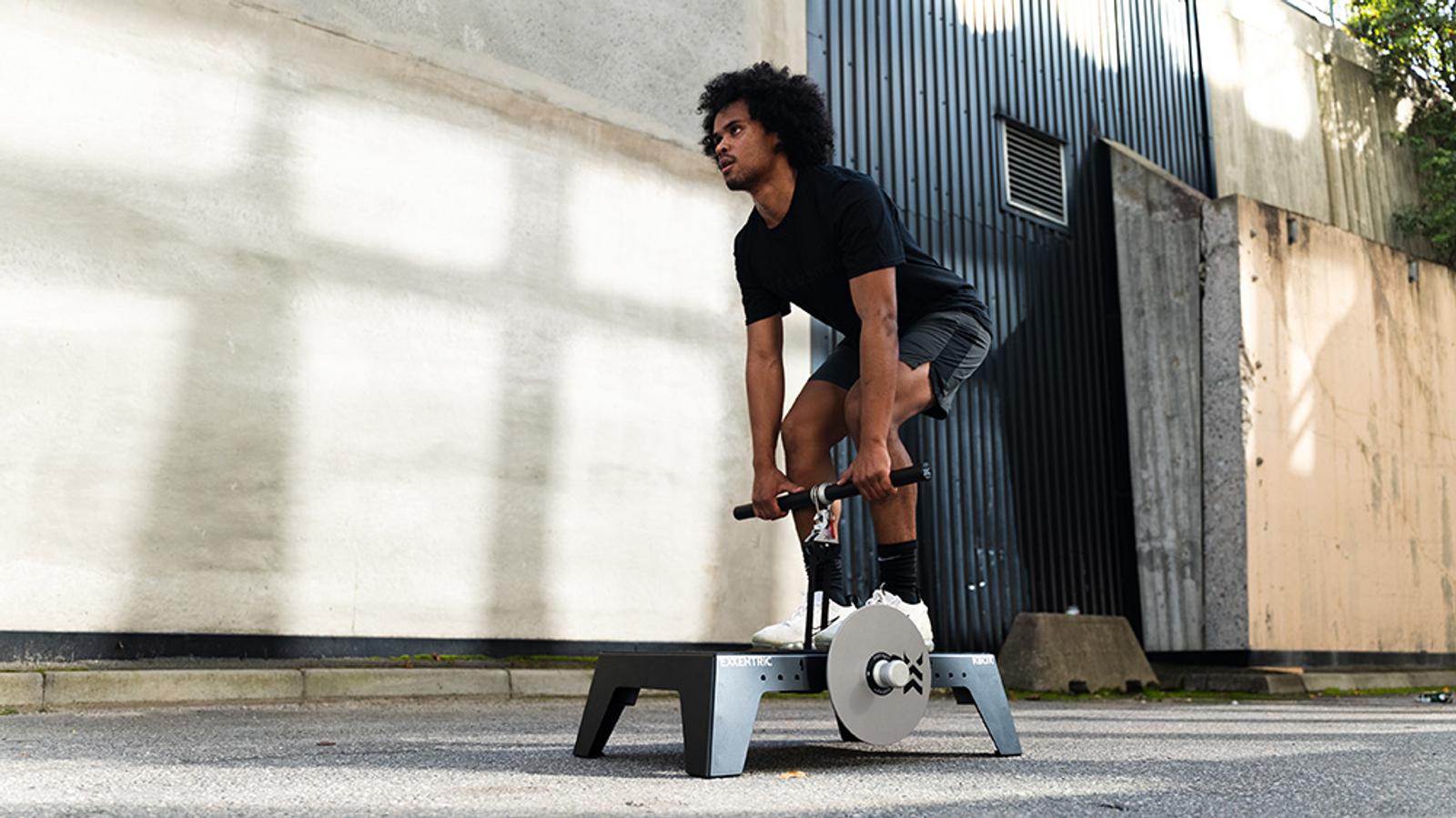 Exxentric user on the kBox Advanced System working on a deadlift