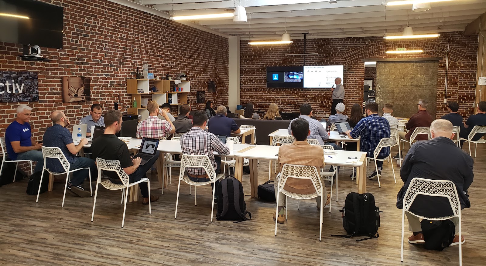 Photo of a crowded room filled with engineers learning about design techniques with Onshape.